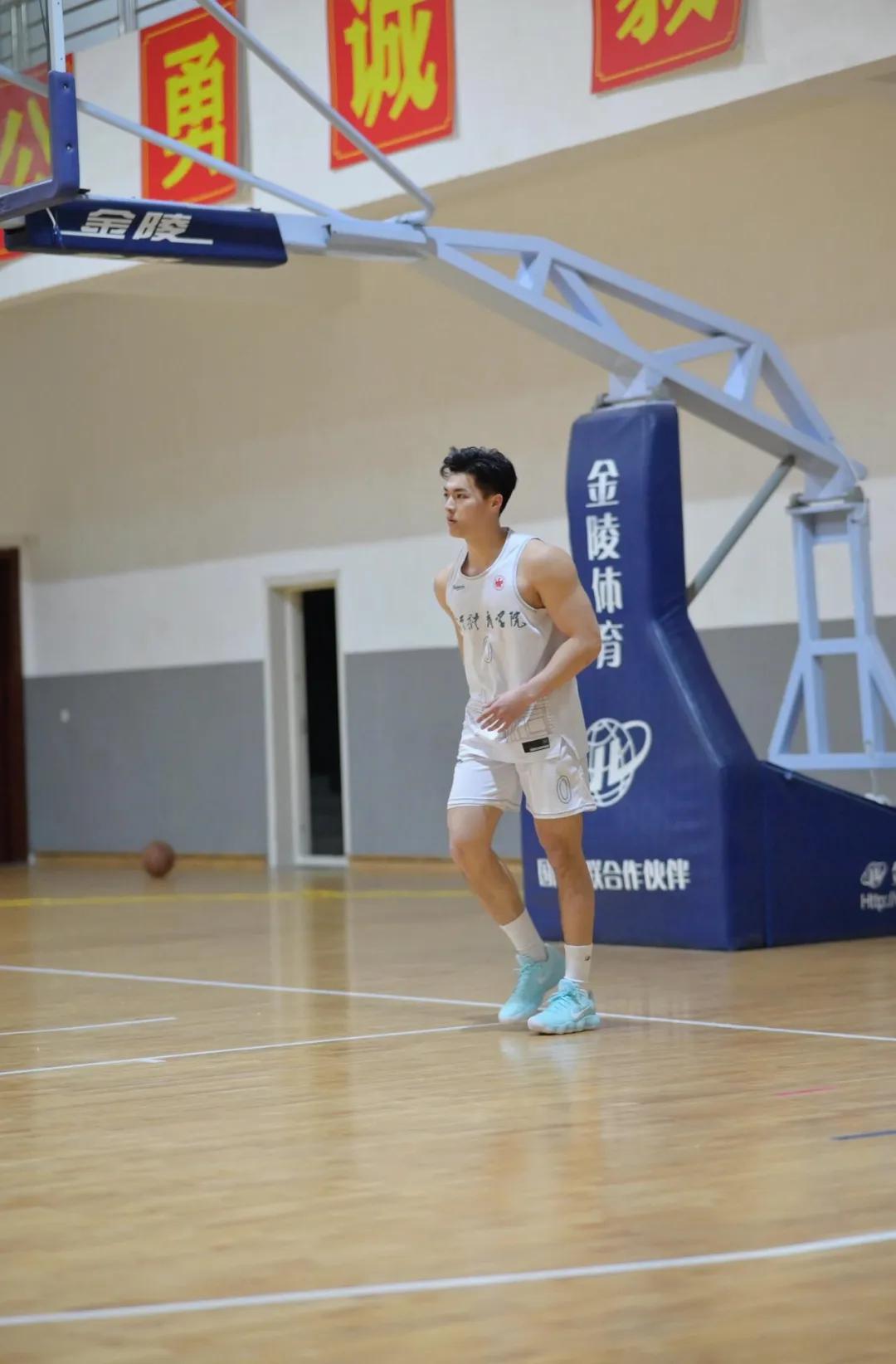 185CM武汉体育学院篮球特长生，刚出浴有多好看？(7)