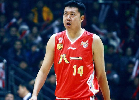 都是中国男篮的超巨，姚明31岁，易建联31岁，王治郅31岁区别真大(5)
