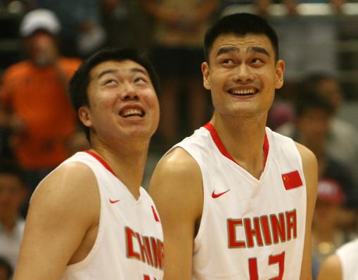 都是中国男篮的超巨，姚明31岁，易建联31岁，王治郅31岁区别真大(7)