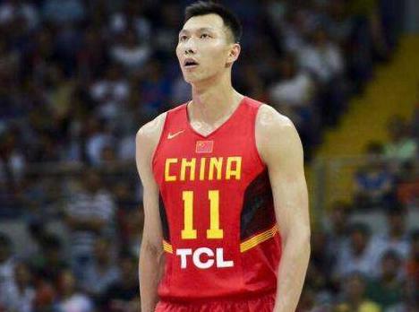 都是中国男篮的超巨，姚明31岁，易建联31岁，王治郅31岁区别真大(8)