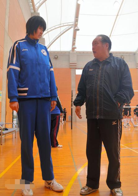 2米06女排小将，曾被郎平看好，却入了日本籍，如今还想回国打球(3)