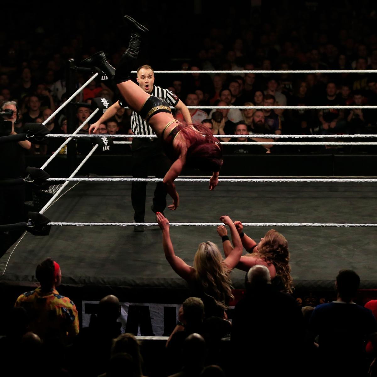 NXT接管布莱克浦三大冠军强势卫冕，不可一世的帝国军团惨遭团灭(4)
