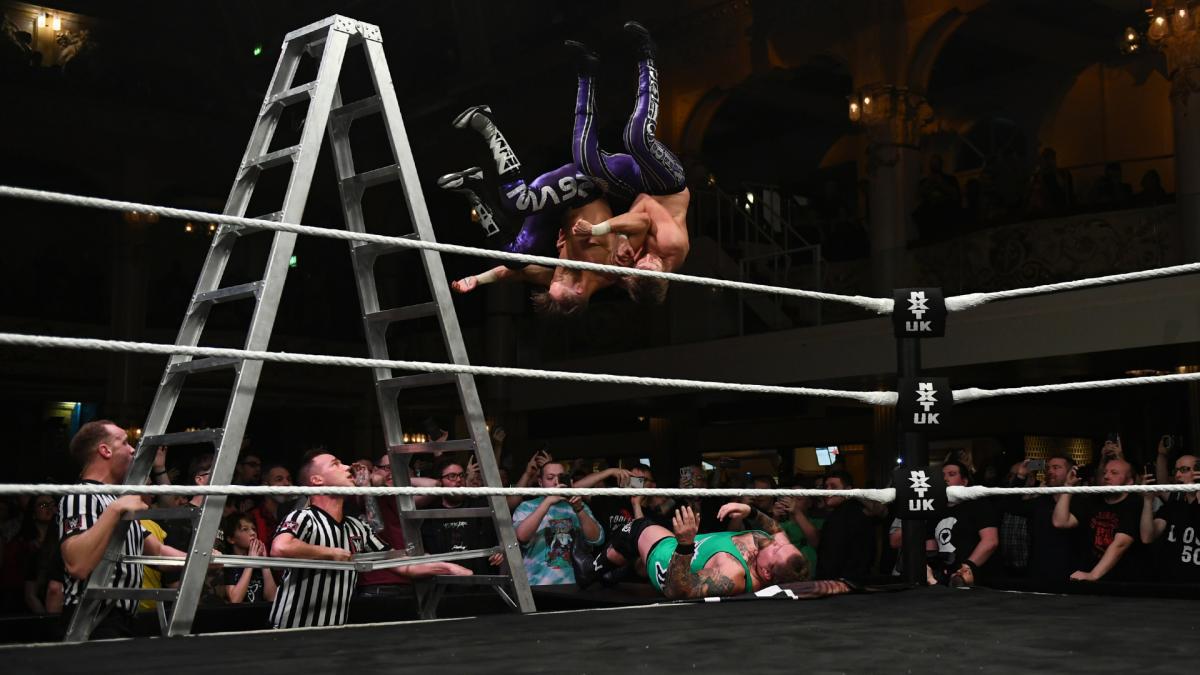 NXT接管布莱克浦三大冠军强势卫冕，不可一世的帝国军团惨遭团灭(12)