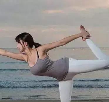 38岁韩国瑜伽女教练，坚持健身3年，面色红润身材婀娜(4)