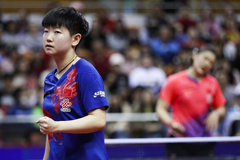 国乒24岁左手名将遗憾退役，与樊振东一起夺冠，刘国梁给她新方向
