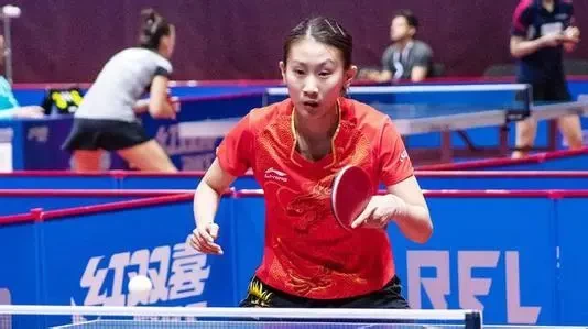 国乒24岁左手名将遗憾退役，与樊振东一起夺冠，刘国梁给她新方向(2)