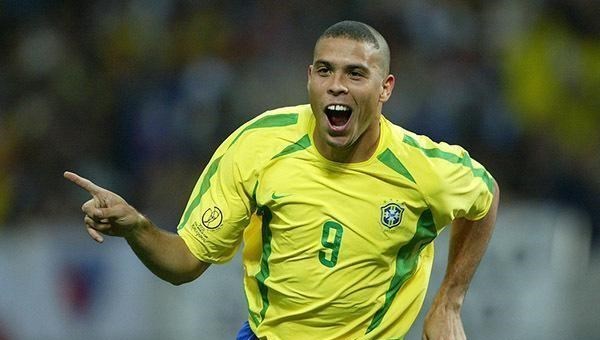 巴西足球史上最伟大的8名球员，第一个无人能撼动(2)
