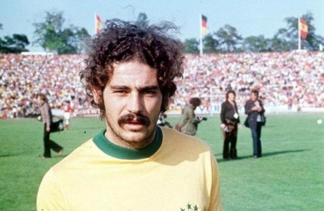 巴西足球史上最伟大的8名球员，第一个无人能撼动(7)