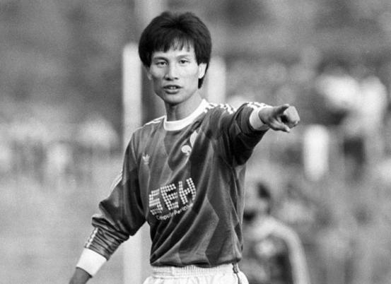 中国十大著名足球运动员，曾经我们也有过享誉全球的巨星！(7)