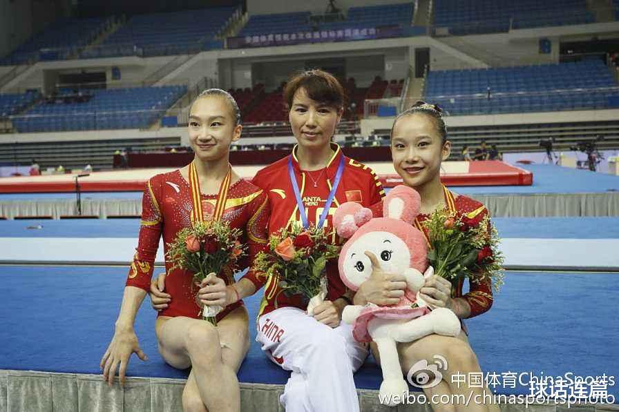 给力！中国体操天才少女荣登高低杠积分榜首，伤病归来后勇夺4金(3)
