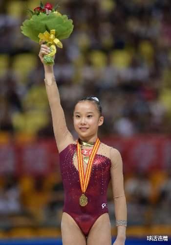 给力！中国体操天才少女荣登高低杠积分榜首，伤病归来后勇夺4金(4)
