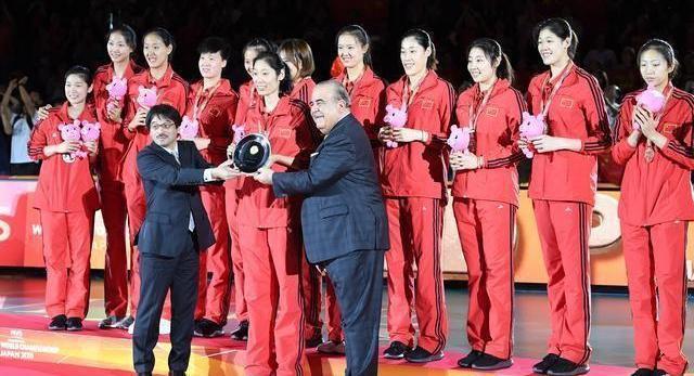 郎平执教成绩单：近几年大赛中国队次次进前三，世界女排独一无二(5)