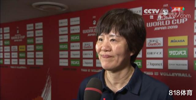 亲妈! 中国女排世界杯夺冠只让14名队员领奖, 郎平力促组委会让16人全上(4)