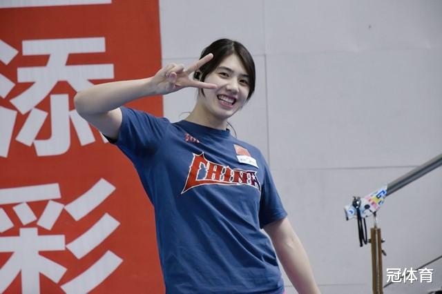 中国游泳新领军人物横空出世，主项创佳绩，15岁新星再胜叶诗文