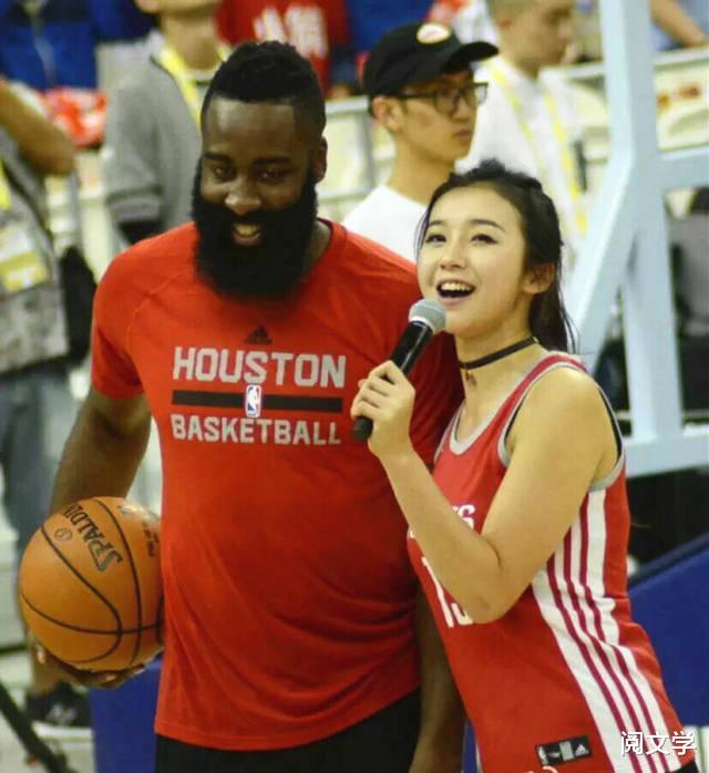 NBA华人第一美女主播，曾和科比亲密合照，如今新男友很强壮(3)