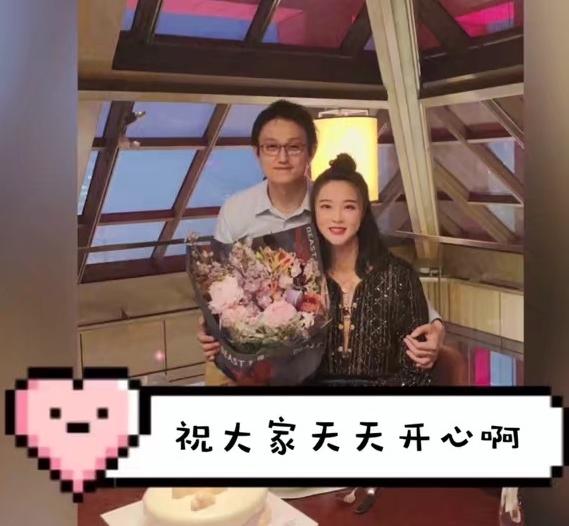 惠若琪怀孕后拍摄短片，中国女排前队长，孕相明显，幸福甜蜜(2)