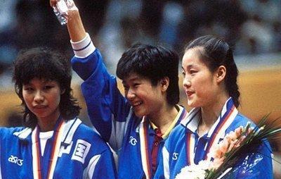 汉城奥运会冠军、亚军和铜牌合照曝光！焦志敏一脸不开心啊(2)
