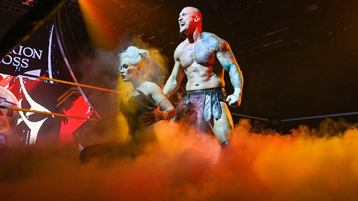 WWE轻量级冠军实现大一统，克罗斯重创巴洛尔重登NXT王座！(8)