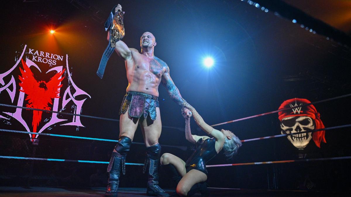 WWE轻量级冠军实现大一统，克罗斯重创巴洛尔重登NXT王座！(14)