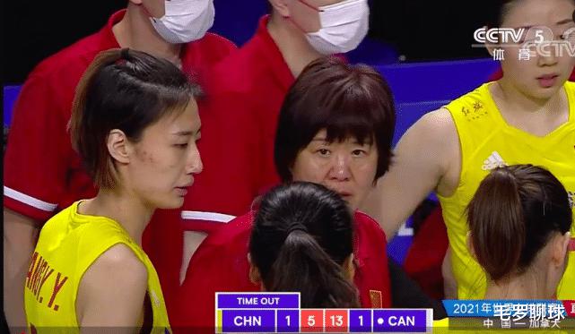 CCTV5直播，中国女排遭业余队16-6吊打，郎平震怒，央视名嘴狠批 原创(3)