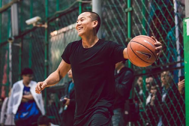 小姚明15岁身高达2米16，为什么中国男篮选人非竹竿不挑？(3)