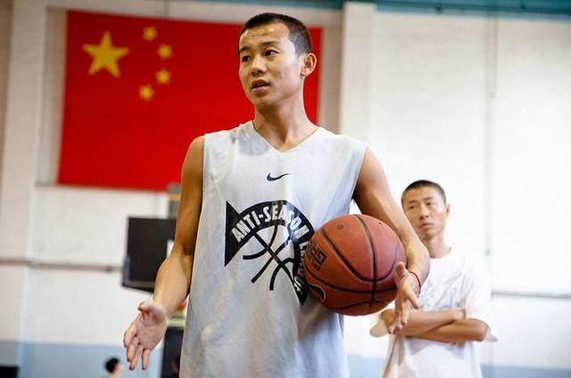 小姚明15岁身高达2米16，为什么中国男篮选人非竹竿不挑？(4)