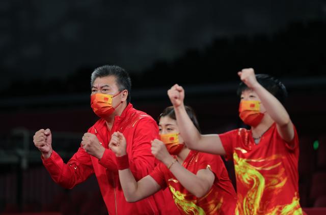中国女乒兵不血刃战胜新加坡 半决赛将演中德之战