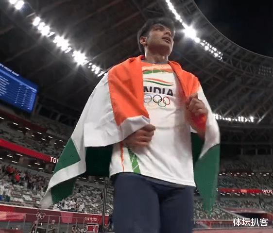 零的突破！印度拿到东京奥运首金，标枪名将跪地掩面，13亿人狂欢(2)