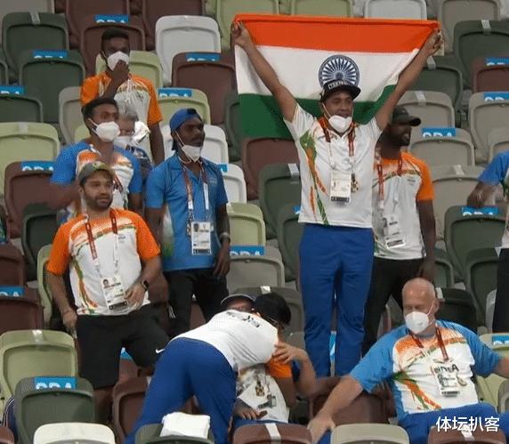 零的突破！印度拿到东京奥运首金，标枪名将跪地掩面，13亿人狂欢(3)