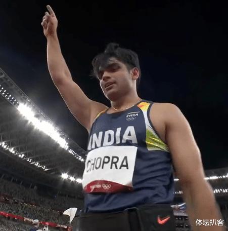 零的突破！印度拿到东京奥运首金，标枪名将跪地掩面，13亿人狂欢(4)