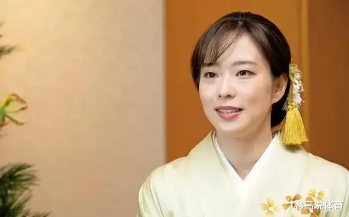 日本女乒一姐石川佳纯穿上和服，别具一番风味，看起来不像29岁了(2)