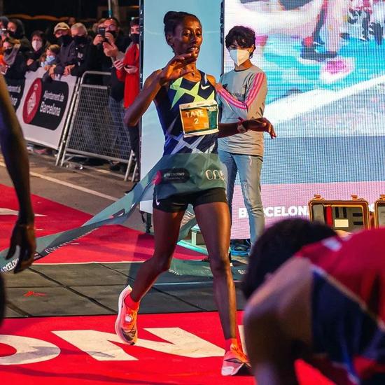 国际田联确认两项世界纪录 男女5000米路跑