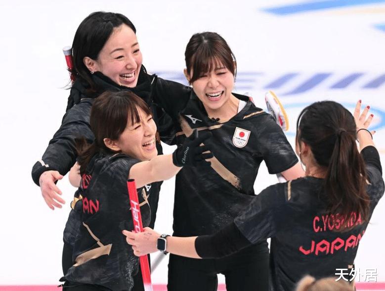 冷+冷！11-12被绝杀，冰壶卫冕冠军出局，日本进决赛冲亚洲首冠(3)