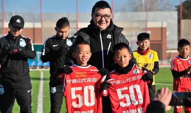董路计划挑选10名足球小将移民海外，声称中国人不适合足球(2)