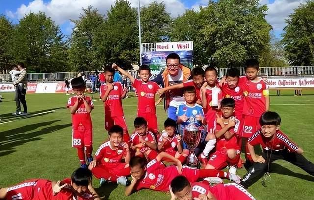 董路计划挑选10名足球小将移民海外，声称中国人不适合足球(3)