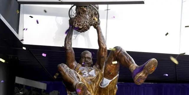 NBA中还有哪些球员有雕像呢？最高的荣耀了(1)