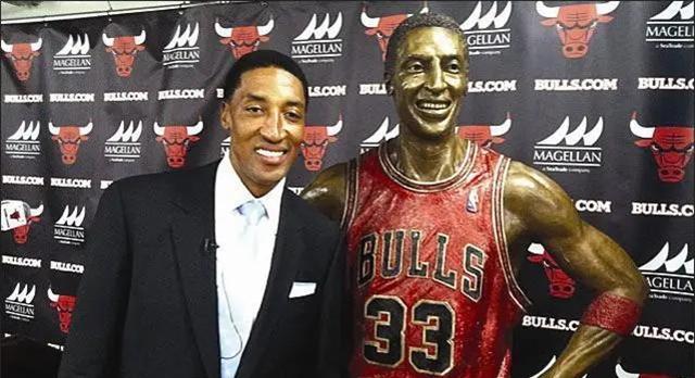 NBA中还有哪些球员有雕像呢？最高的荣耀了(4)