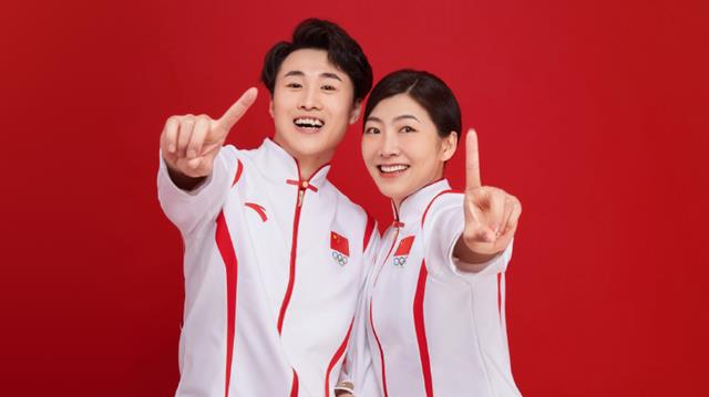 甜蜜！中国美女奥运冠军领证，男方比她小了5岁：你是我媳妇儿了(1)