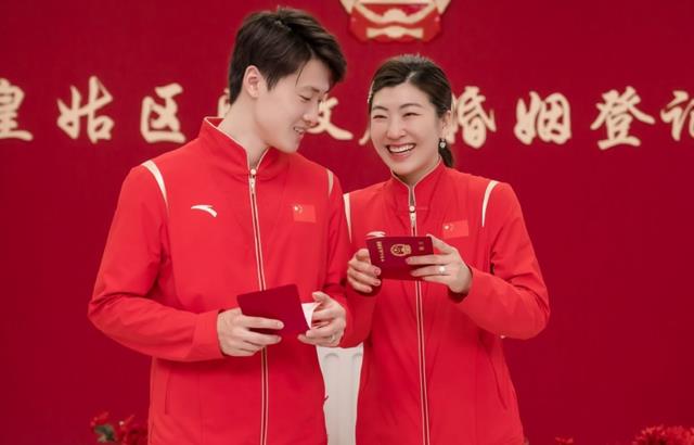 甜蜜！中国美女奥运冠军领证，男方比她小了5岁：你是我媳妇儿了(2)