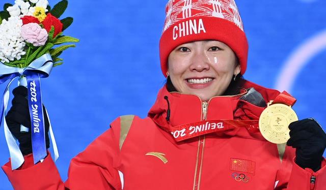 甜蜜！中国美女奥运冠军领证，男方比她小了5岁：你是我媳妇儿了(5)