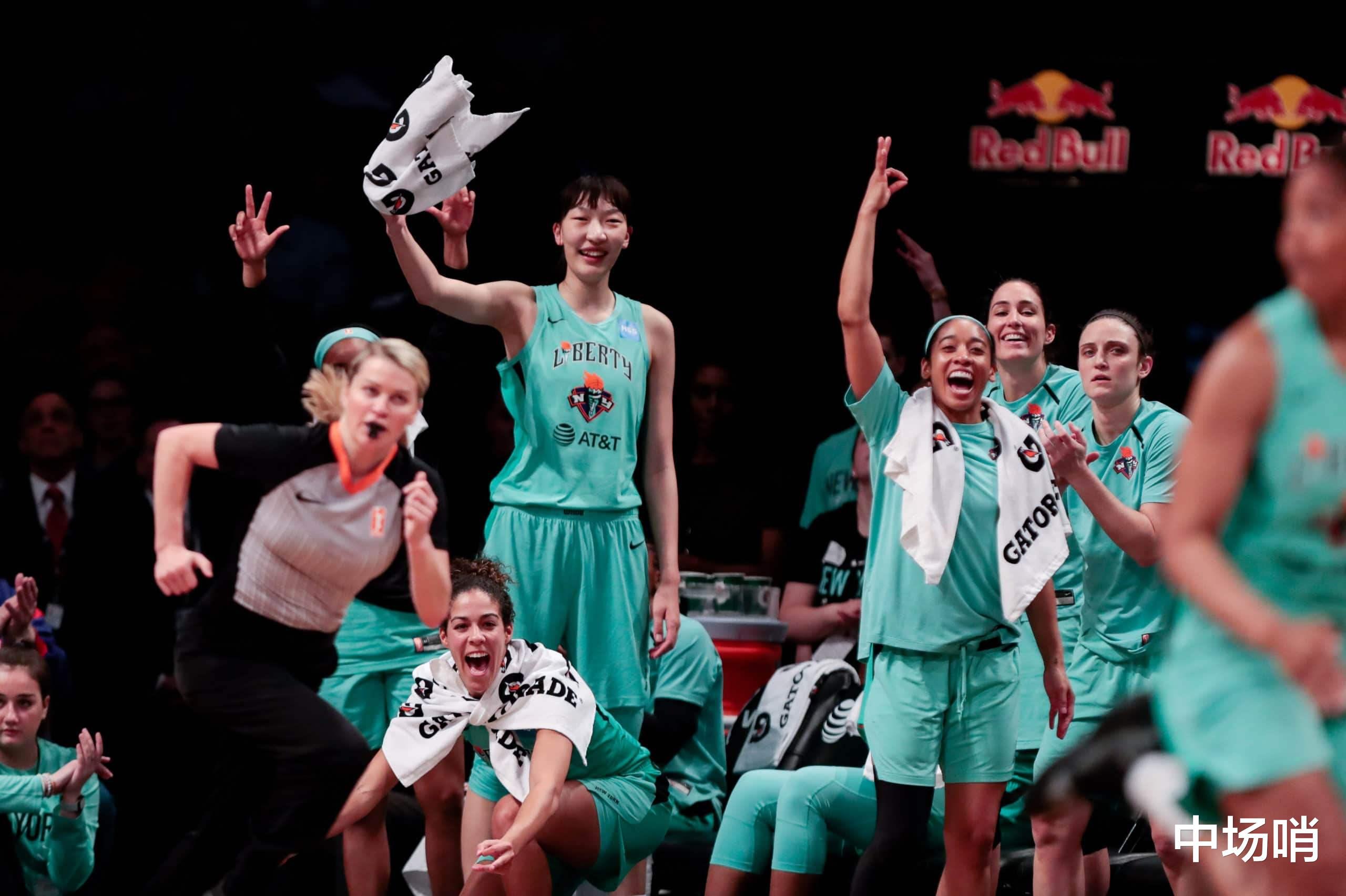 女篮队友韩旭效力WNBA被美媒盛赞：她在场上无所不能