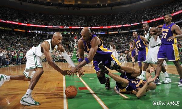 8瞬间感受当年NBA高强度防守：只要乔丹上篮，就不会让他站着落地(5)