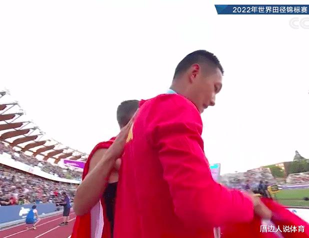 王嘉男连创5纪录哭了！央视人民日报盛赞 奥运冠军握手祝贺服了(1)