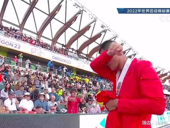 王嘉男连创5纪录哭了！央视人民日报盛赞 奥运冠军握手祝贺服了(2)