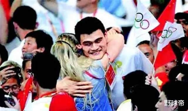 还记得奥运会上，拥抱姚明的那个女孩么？退役6年了，如今复出(3)