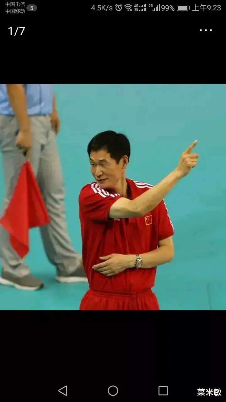 中国女排教练员告急！沈芒带一帮小姑娘获世青赛冠军，且无下文。