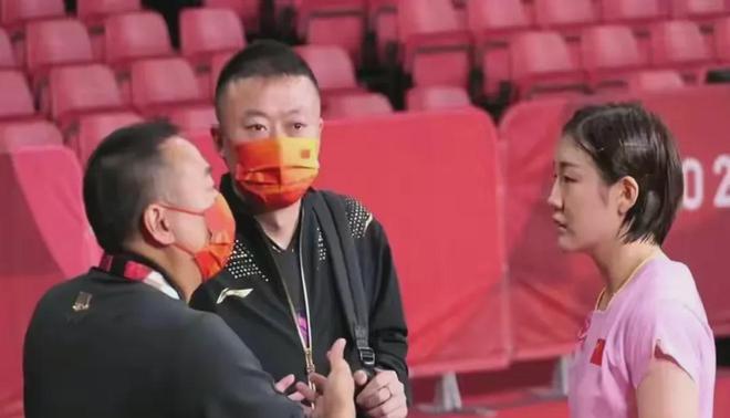 为什么刘国梁既是中国乒协主席又是实际上的中国乒乓球队总教练？