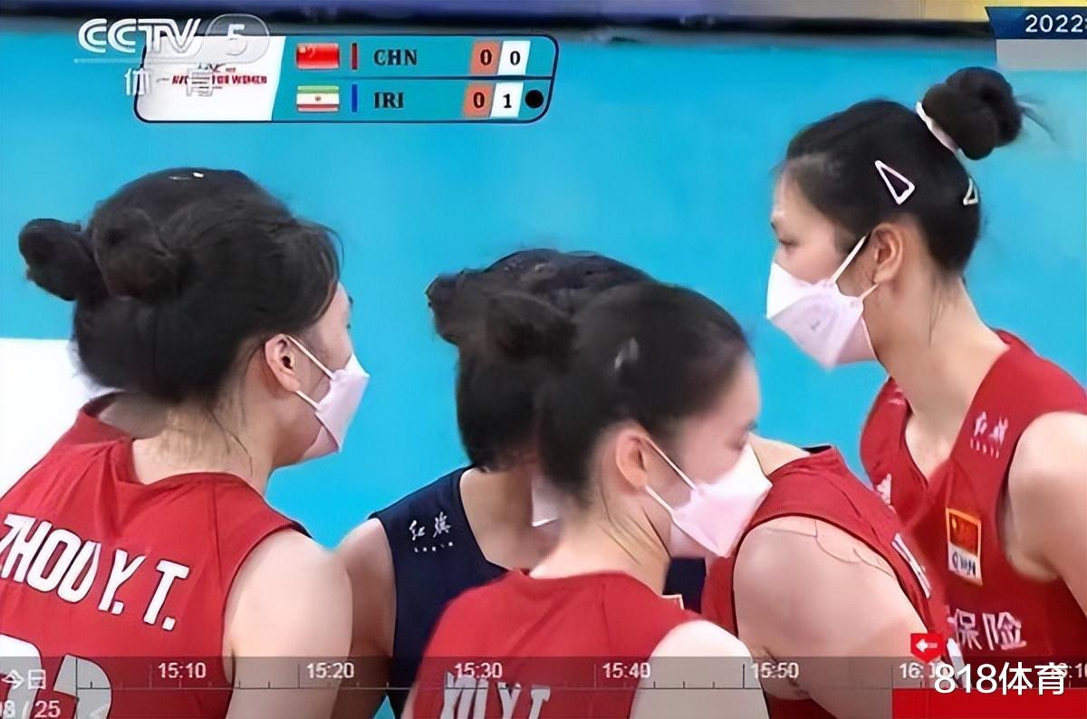 心疼! 中国女排全员戴N95口罩打亚洲杯, 先丢一局摘口罩3-1逆转伊朗(4)