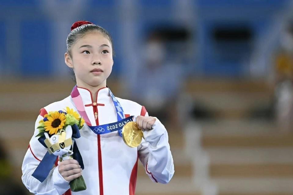 18岁管晨辰入学浙大，因袋鼠摇爆红，17岁奥运夺冠，仅1年退役(3)