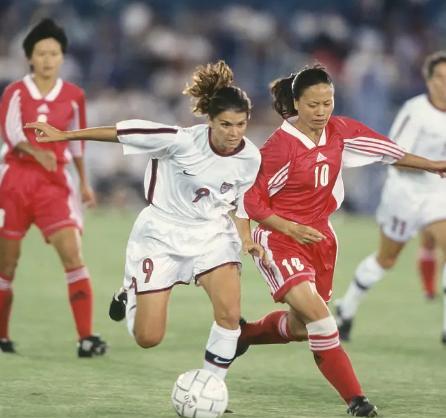 中国足球在国际比赛的最佳进球是哪个？这两个进球可以进教科书(2)